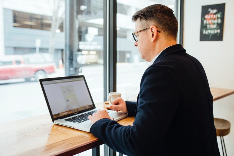 Internet pozwala znaleźć wiele ofert pracy na przykład przez Myjobsi.pl
